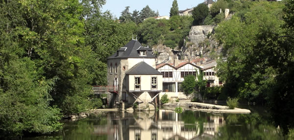 Poitiers : Le Clain dans la verdure